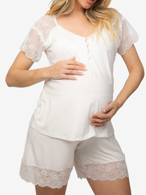 Pijama em viscolycra com aplicação em renda, abertura com botoes perolados off-white